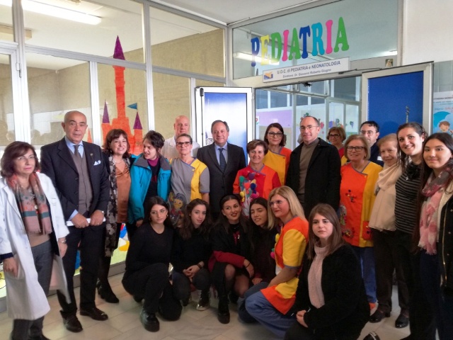 Ospedale di Caltagirone: donate undici colorate divise per gli infermieri del reparto di Pediatria